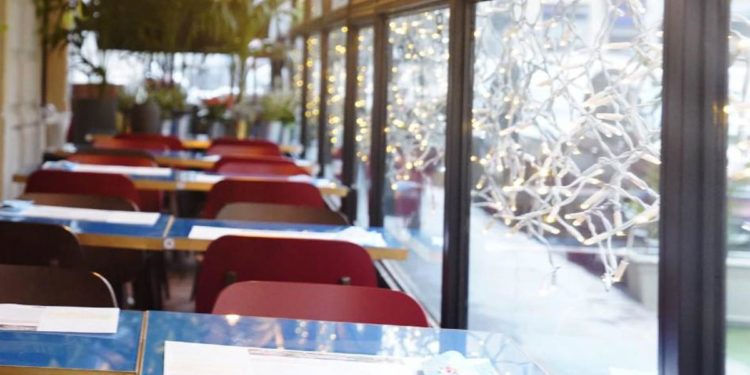 Ristoranti fino alle 22 in zona gialla, bocciato emendamento FdI