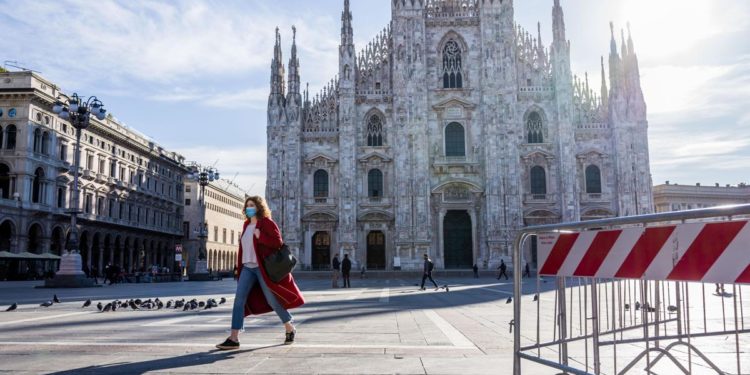 Covid Milano, oggi 1.450 nuovi contagi fra città e provincia