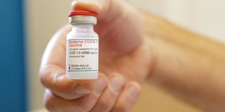Vaccino Moderna in under 12, al via test di fase 2-3