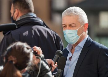 Blitz Morra in centro vaccini, il medico: “Mi ha aggredito, lo denuncio”