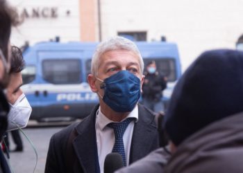 Blitz Morra in centro vaccini agita politica, le reazioni