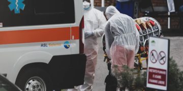 Covid Campania, 2.560 nuovi casi e 13 morti: il bollettino