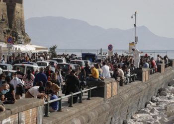 Campania zona rossa, spostamenti e scuola: ordinanza e regole