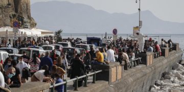 Campania zona rossa, spostamenti e scuola: ordinanza e regole