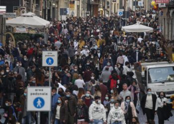 Covid, Rt in Italia a 1,06: epidemia accelera