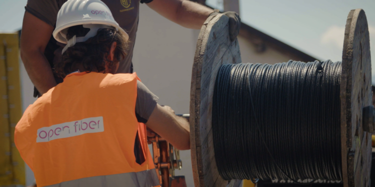 Arriva rete ultraveloce Open Fiber a Como, già collegate prime 8.500 unità immobiliari