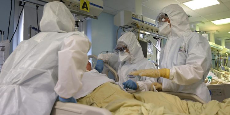 Covid Italia, da variante inglese quasi 9 casi su 10