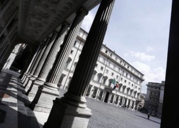 Italia zona rossa, attesa per nuova stretta