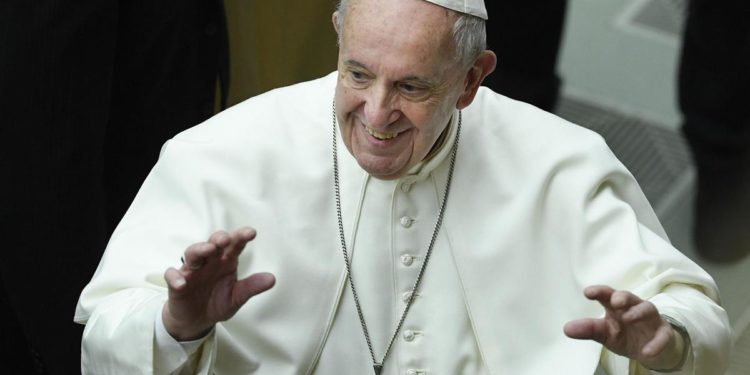 Via Crucis Papa su sagrato Basilica Vaticana