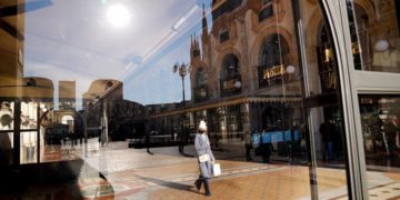 Lockdown totale? Crisanti: “Sfinirebbe la popolazione”