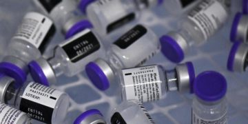 Vaccino Pfizer “sicuro su 12-15enni, efficacia al 100%”