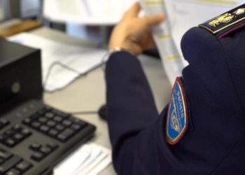 Foto esplicite della ex 13enne sui muri: 17enne in comunità
