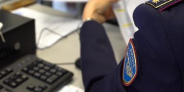 Foto esplicite della ex 13enne sui muri: 17enne in comunità