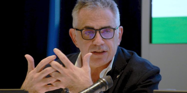 Pregliasco: “Medici no vax come imboscati in guerra”