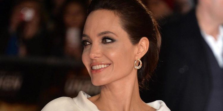Angelina Jolie vende all’asta quadro di Churchill: incasso record