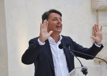 Renzi in Bahrain: “Miei viaggi legittimi, dichiarazione redditi è pubblica”