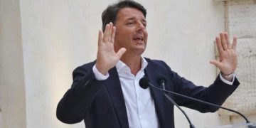 Renzi in Bahrain: “Miei viaggi legittimi, dichiarazione redditi è pubblica”