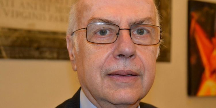 Rezza: “Incidenza Covid alta, rischioso frenare vaccinazioni”