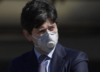 Covid, Speranza: “Mascherine in commercio in Italia sono sicure”