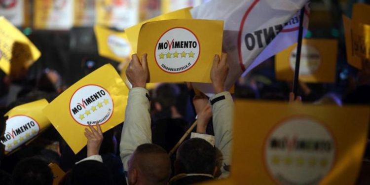 M5s, Grillo spinge per leader unico. L’ira degli espulsi: “Chiediamo danni”