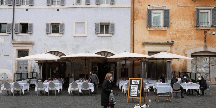 Italia zona rossa e arancione fino a maggio: le ipotesi