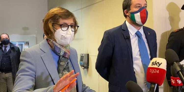 Open Arms, procura chiede processo per Salvini. Ex ministro: “Ho difeso confini”