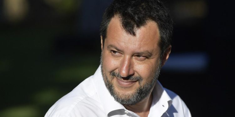 Lega, Salvini assolto da accusa di vilipendio