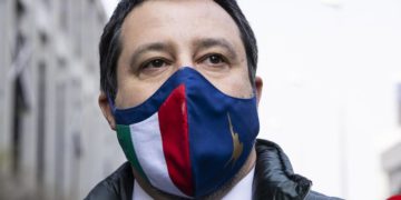 Covid, Salvini: “Noi per linea Draghi, con dati da zona gialla si apre”
