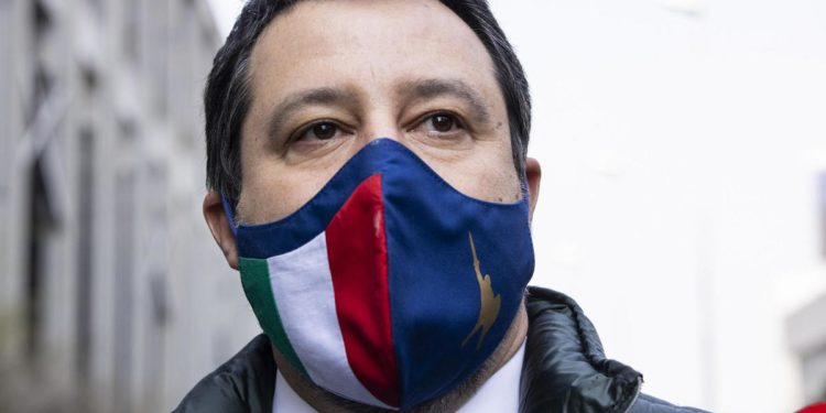 Covid, Salvini: “Noi per linea Draghi, con dati da zona gialla si apre”