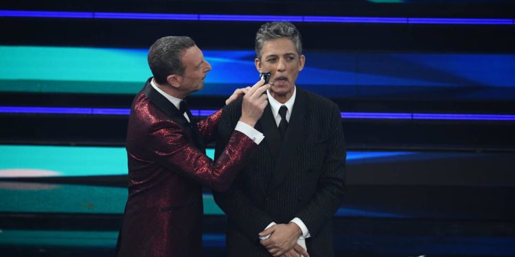 Sanremo 2021, ascolti tv terza serata: 10,59 milioni per le cover