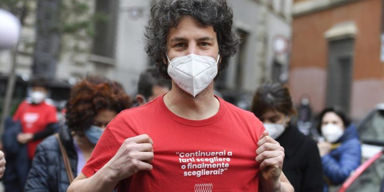 Pd, Sardine al Nazareno: “Assembramenti? Rispettate norme”