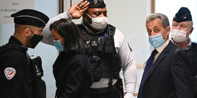 Sarkozy condannato a 3 anni per corruzione e traffico d’influenze