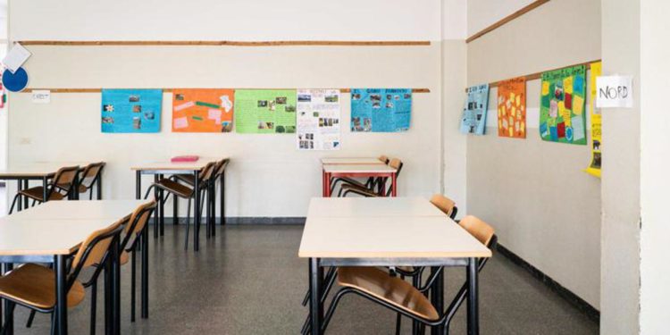 Covid, Vella: “Per riaprire scuole vaccinare a tappeto”