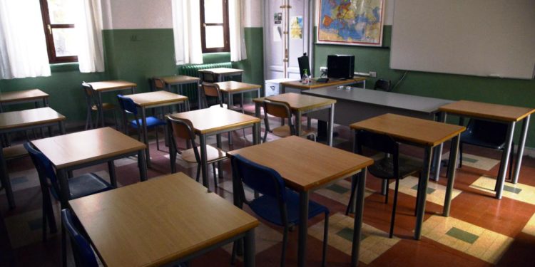 Nuovo Dpcm, Draghi ha firmato: ecco dove chiude la scuola