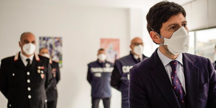 Speranza: “Campagna vaccinazioni è la priorità del Paese”