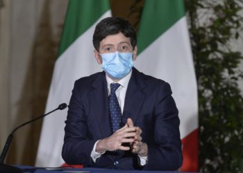 Speranza: “Vaccini efficaci e sicuri, in ultimi 2 giorni 400mila dosi”