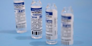 Vaccino Sputnik, Bonaccini: “Regioni non possono comprarlo da sole”