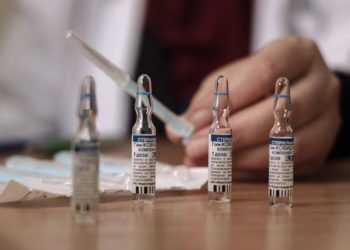 Vaccino Sputnik, i ‘dubbi’ di Galli e Crisanti