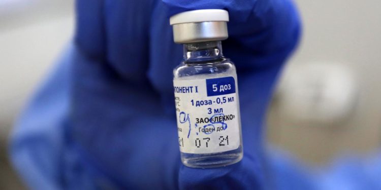 Vaccino Sputnik, Sileri: “Ora non ci può aiutare, per ok serve tempo”