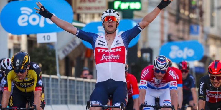 Milano-Sanremo 2021, Stuyven vince in volata
