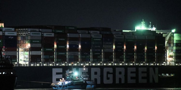 Canale Suez, disincagliata la portacontainer Ever Given