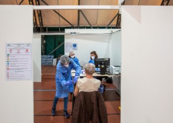 Vaccini e scudo penale per medici, dibattito aperto