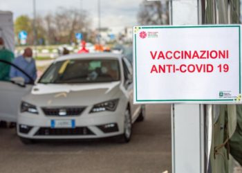 AstraZeneca “sicuro” per Ema, dalle 15 ripartono vaccinazioni Italia