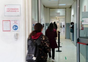 Vaccini, regioni su piede di guerra: altolà a governo