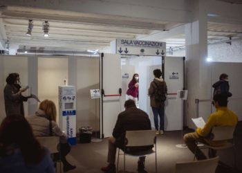 Vaccino Covid Lombardia, Fontana azzera cda Aria dopo disagi Cremona