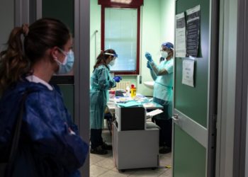 AstraZeneca, Aifa: “Domani riprendono vaccinazioni”
