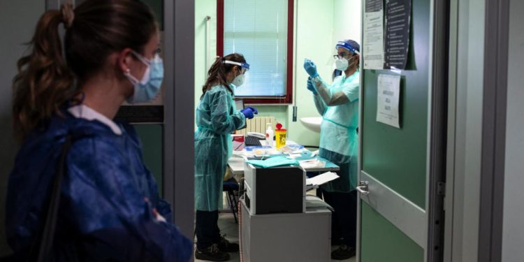 AstraZeneca, Aifa: “Domani riprendono vaccinazioni”