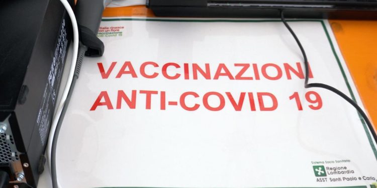Vaccini covid fuori regione, dosi anche a chi ha il domicilio