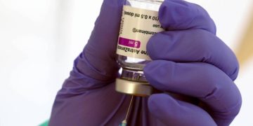 AstraZeneca, Garattini: “Alimentata sfiducia qualunque cosa dirà l’Ema”