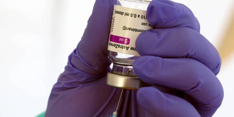 AstraZeneca, Garattini: “Alimentata sfiducia qualunque cosa dirà l’Ema”